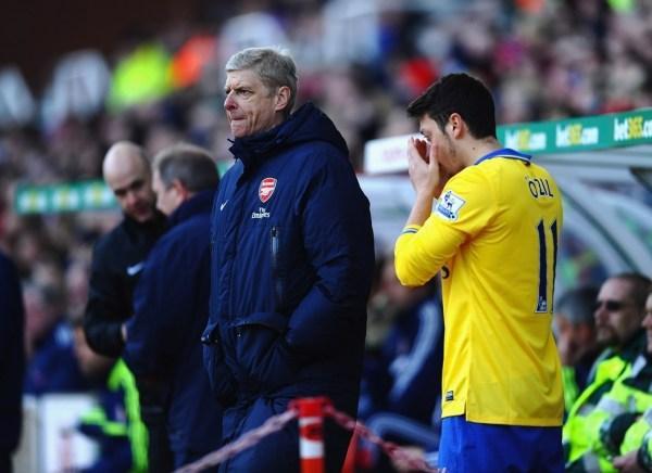 开云棋牌官网德约科维奇在阿森纳比赛中出色防守，锐不可当引发热议！引发球迷热议(德约科维奇费德勒关系)