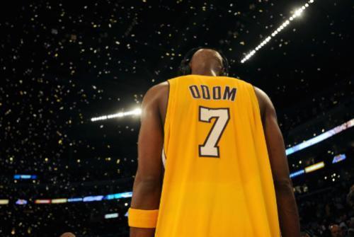 开云棋牌入口包含DWG带队取胜！，詹姆斯重要时刻大比分获胜引发球迷热议的词条