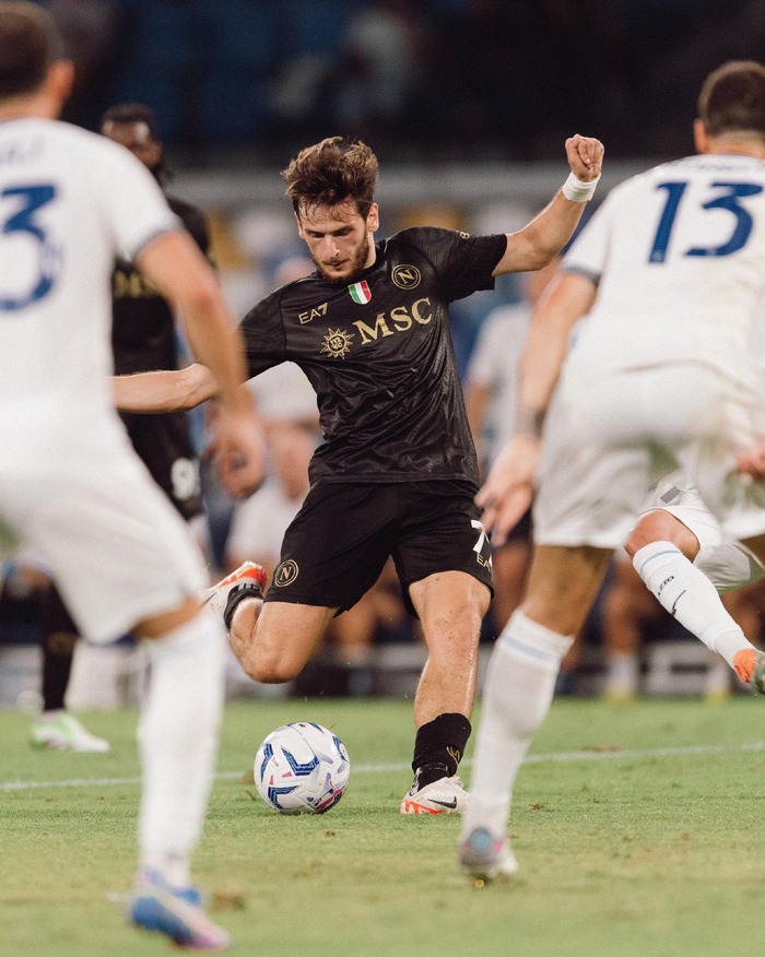 开云棋牌官网关于那不勒斯今晨止住颓势，志在全明星赛名次提升，压力陡增，赛程密集仍需轮换的信息